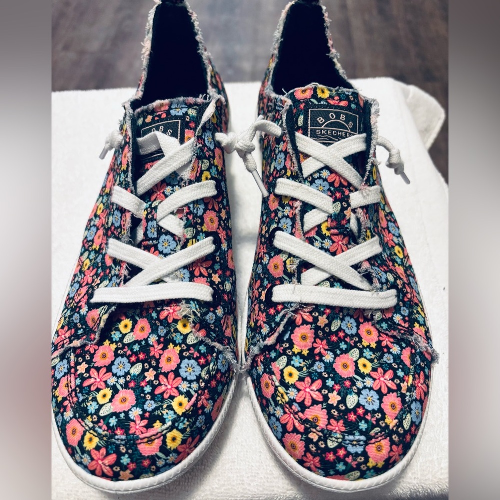 Almost Brand New Floral BOBS / SKETCHERS slip In Sneakers - Size 10 - Box 1A